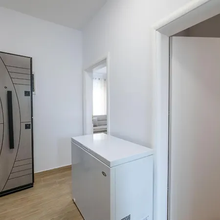 Huna Sarande