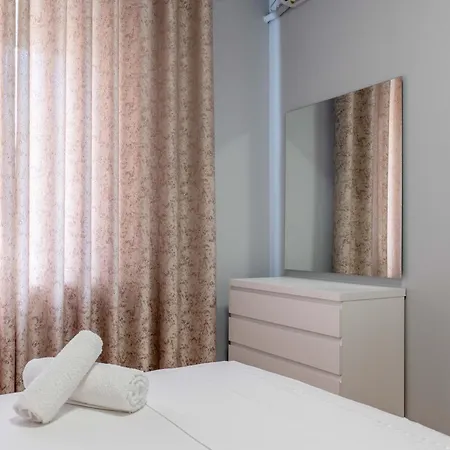 Huna Apartment *