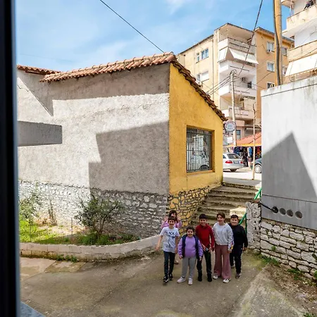 Huna Sarande