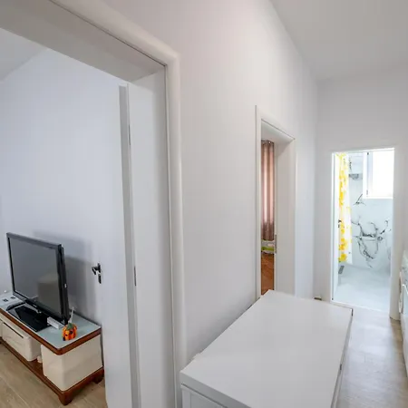 Apartment Huna *