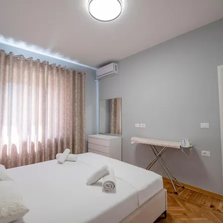 Apartment Huna *