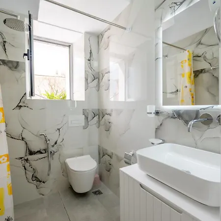 Huna Apartment Sarande